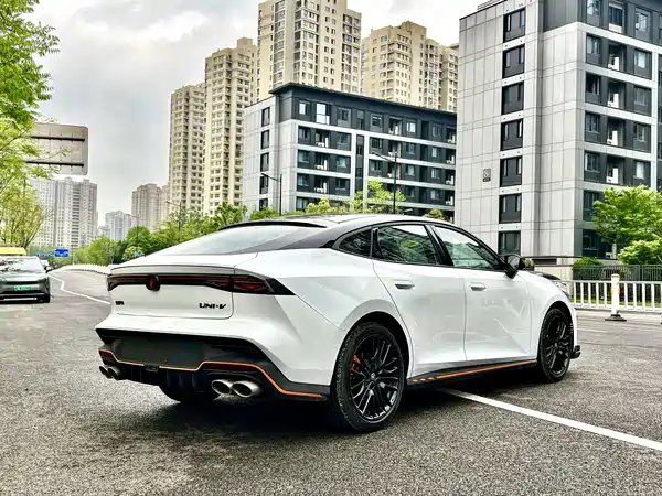 Changan UNI-V 2025