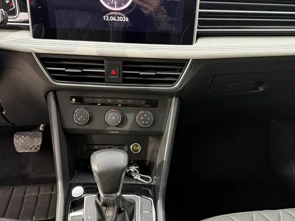 Volkswagen Tiguan L 2023 — фото 12