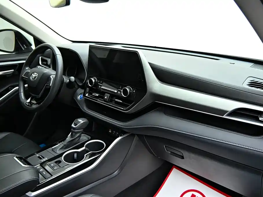 Toyota Highlander 2023 — фото 15