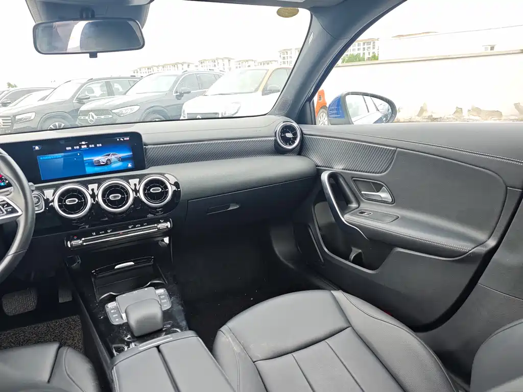 Mercedes-Benz A-Class 2023 — фото 17