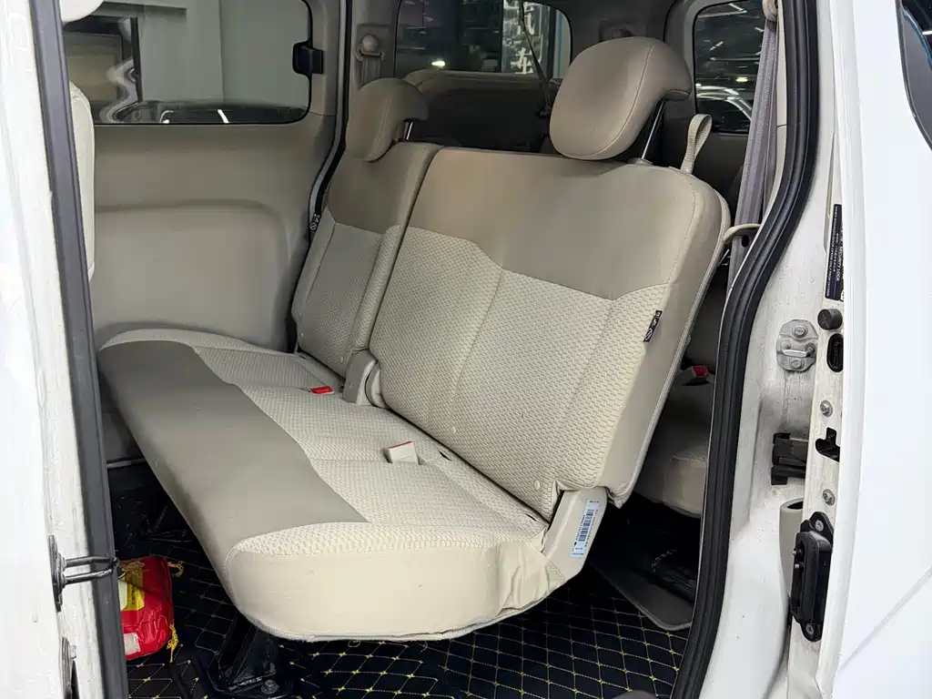 Nissan NV200 2016 — фото 9