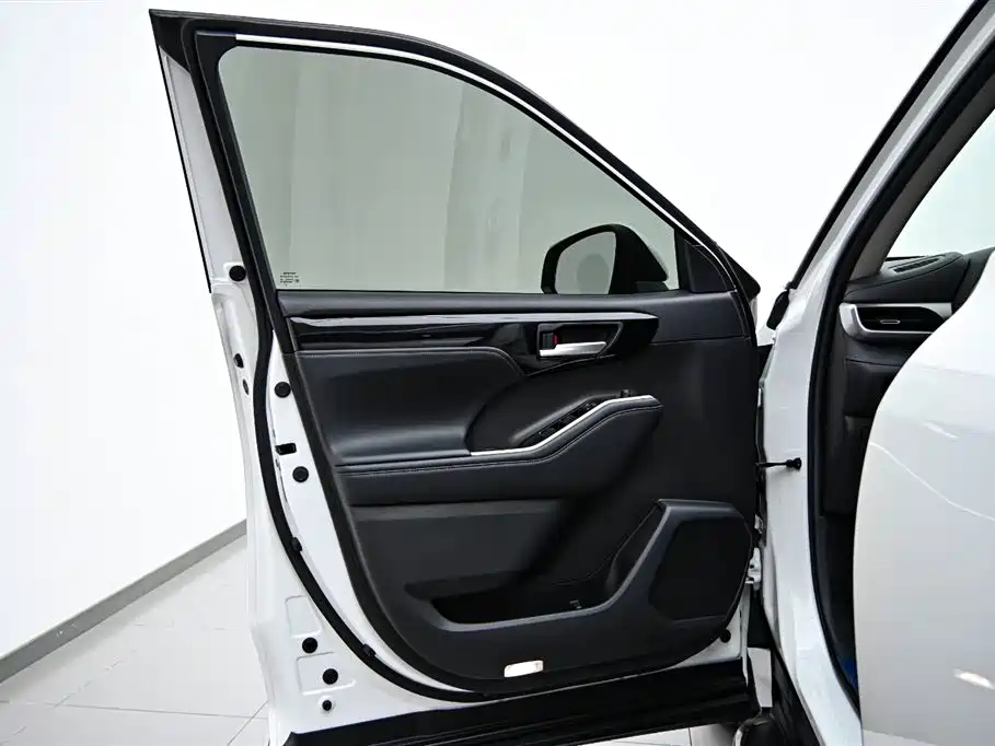Toyota Highlander 2023 — фото 19