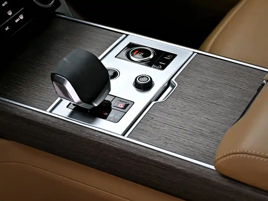 Land Rover Range Rover 2024 — фото 18