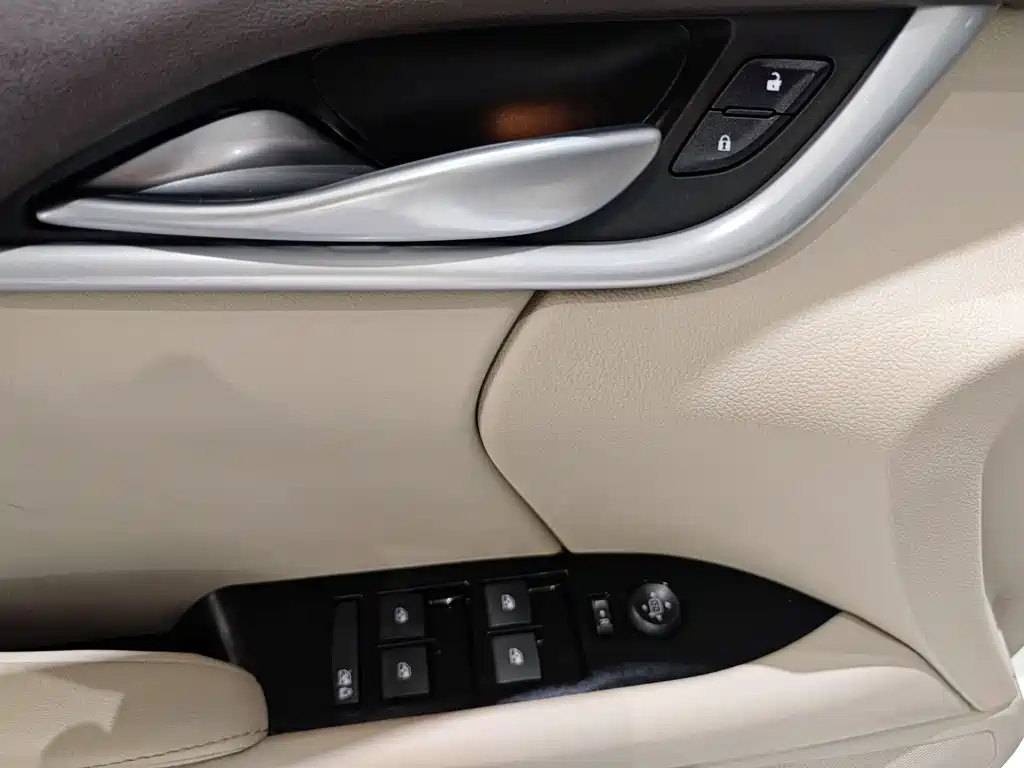 Cadillac XTS 2013 — фото 21