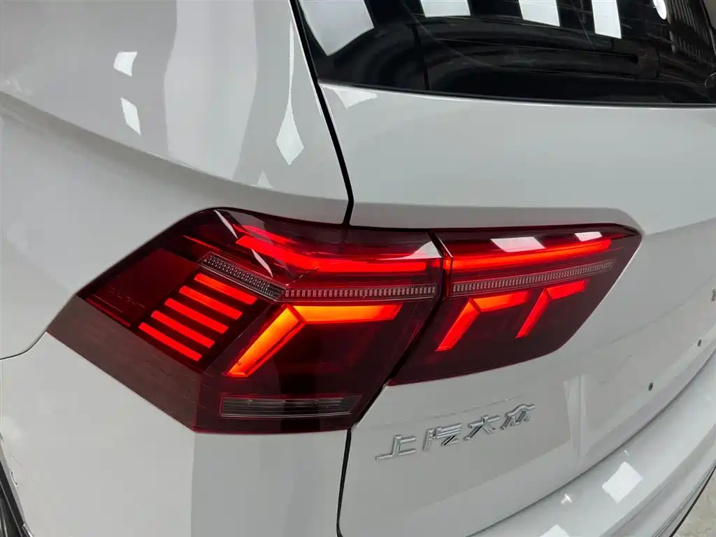 Volkswagen Tiguan L PHEV 2022 — фото 19