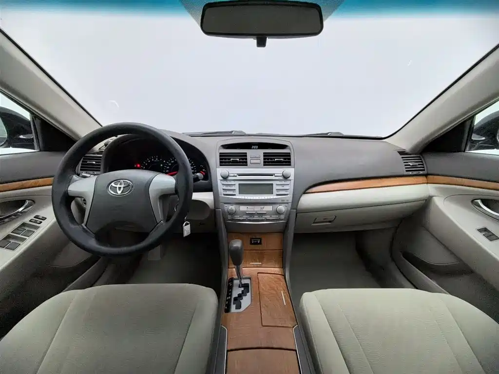 Toyota Camry 2013 — фото 5