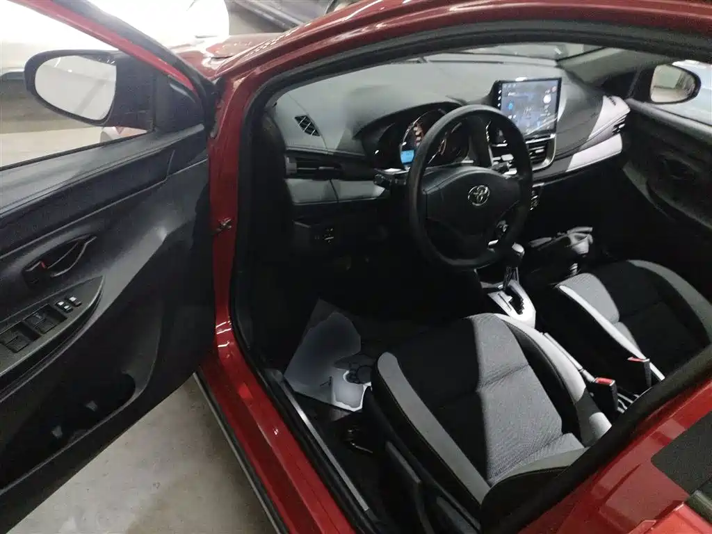 Toyota Yaris L 2021 — фото 12