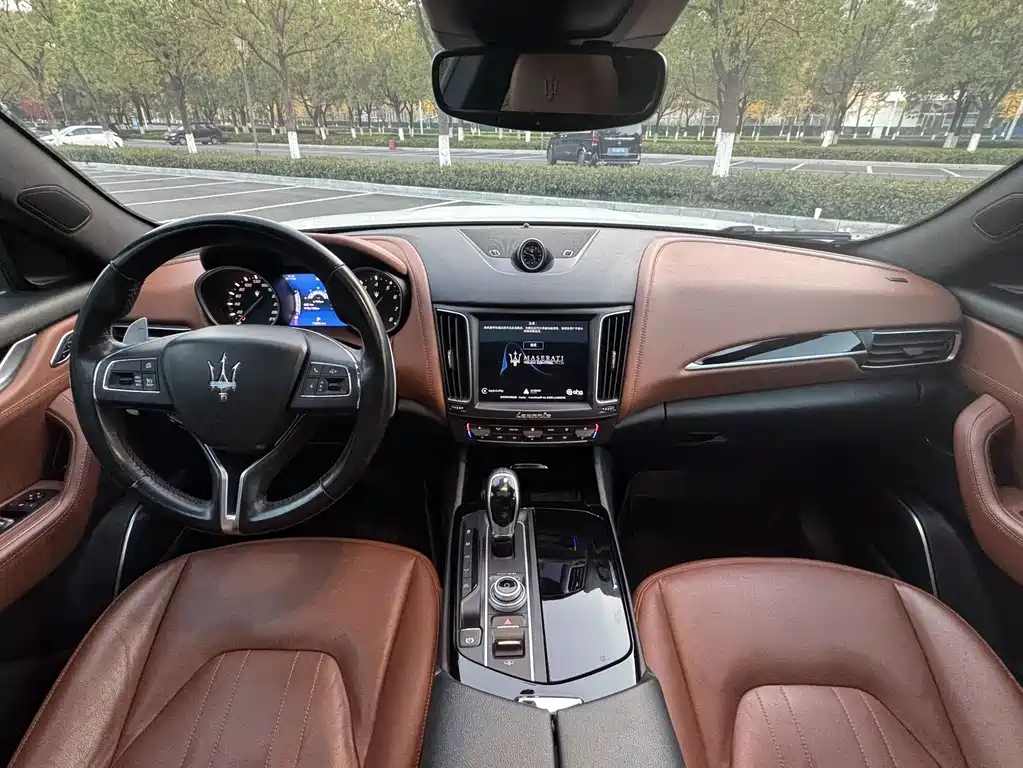 Maserati Levante 2018 — фото 11