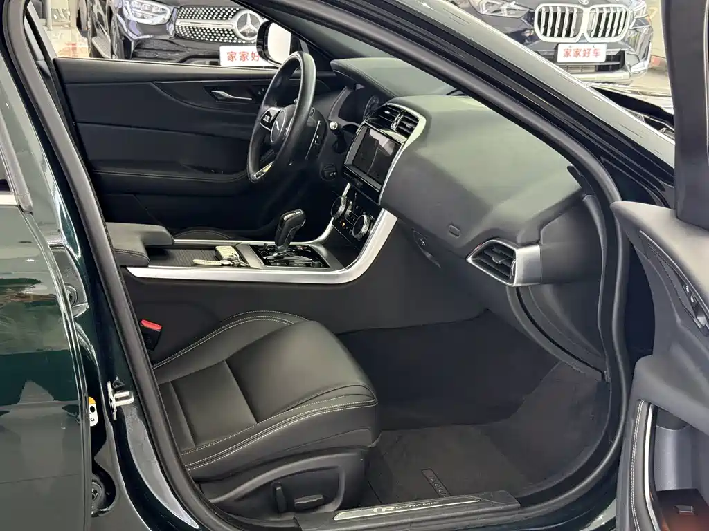 Jaguar XEL 2023 — фото 10