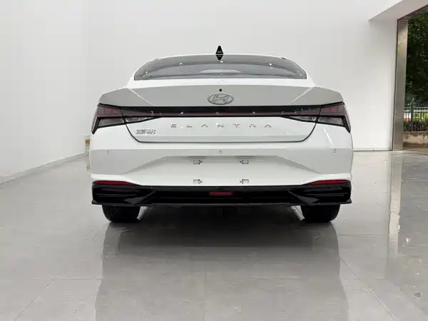 Hyundai Elantra 2022