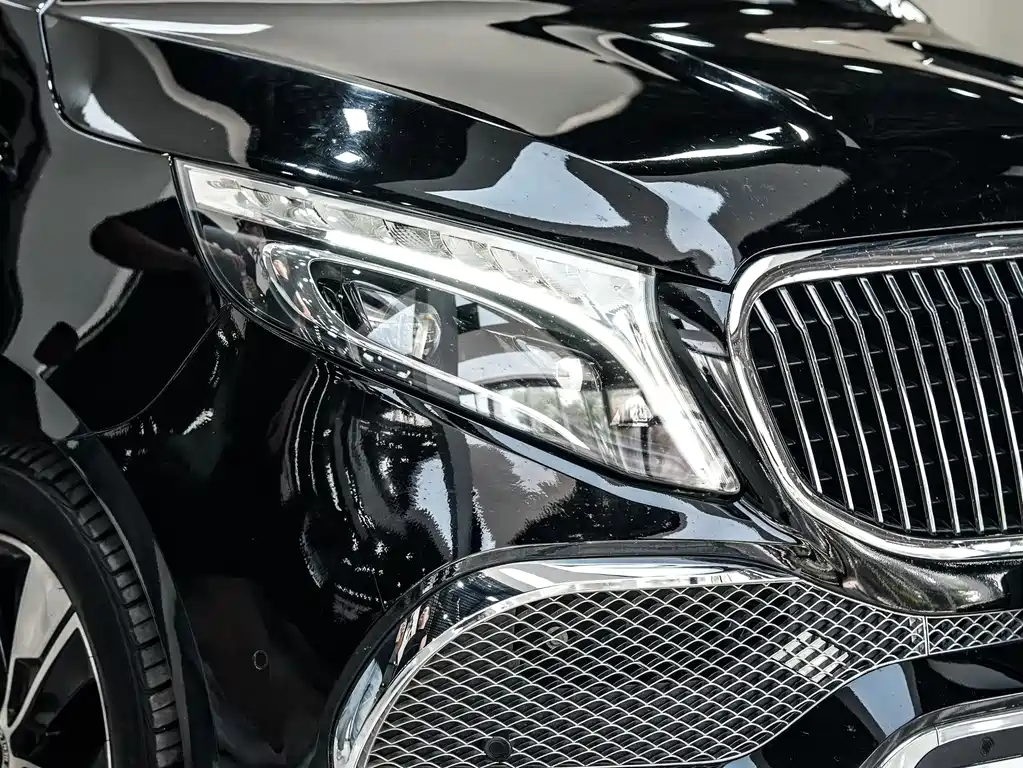 Mercedes-Benz V-Class 2021 — фото 23