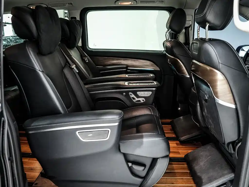 Mercedes-Benz V-Class 2021 — фото 11