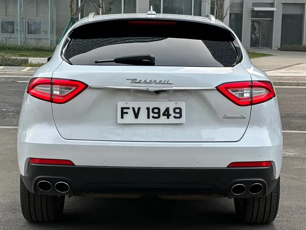 Maserati Levante 2017 — фото 35
