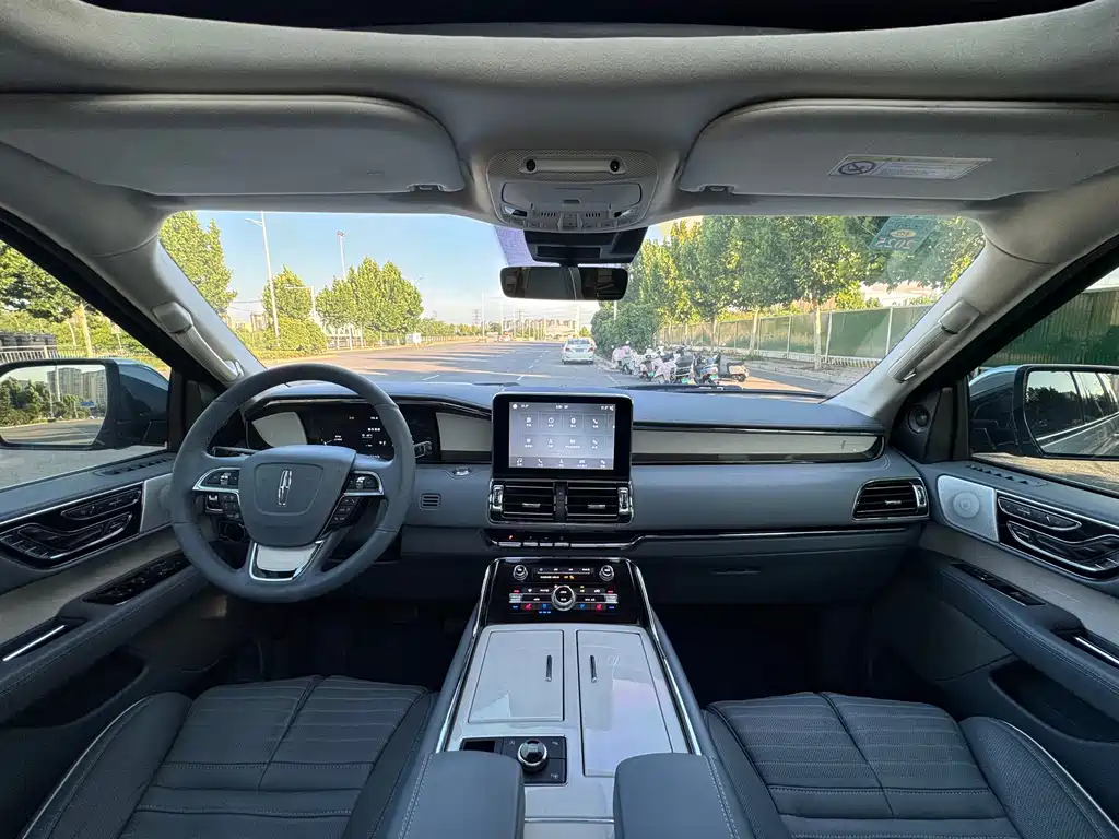 Lincoln Navigator 2019 — фото 24