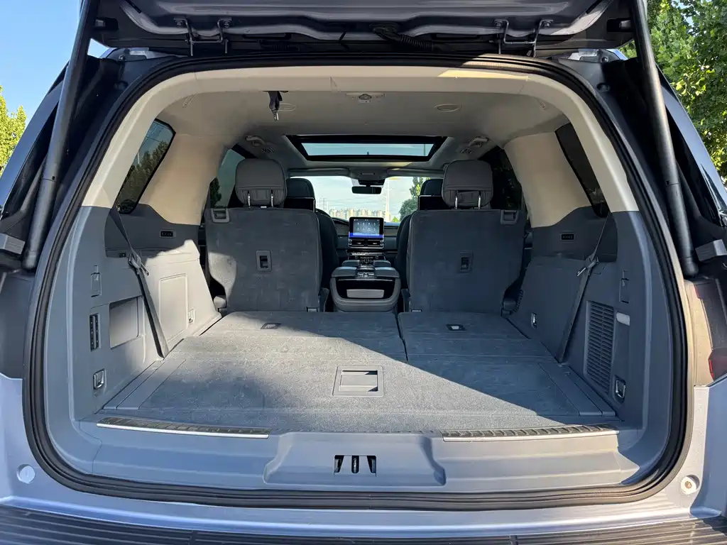 Lincoln Navigator 2019 — фото 36