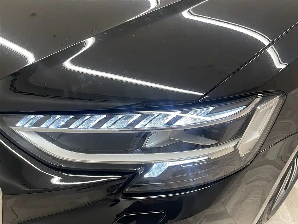 Audi A8 2023 — фото 9