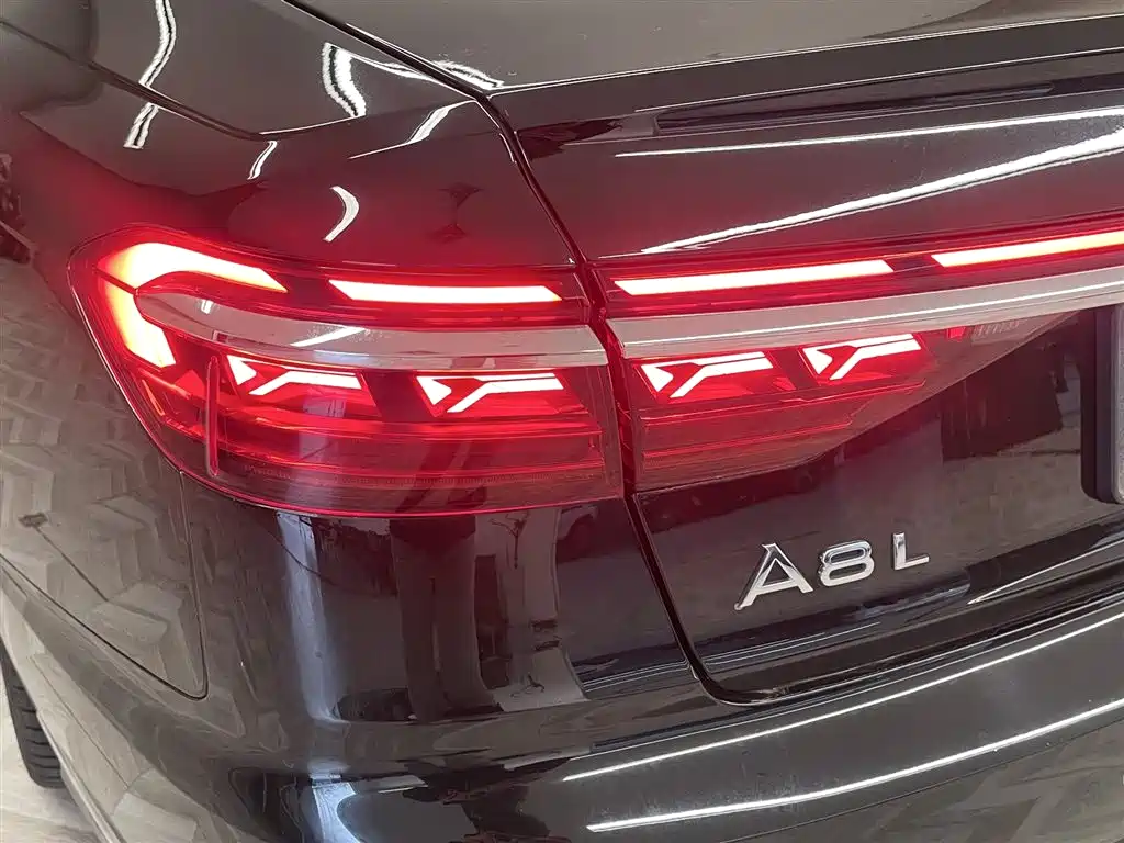 Audi A8 2023 — фото 10