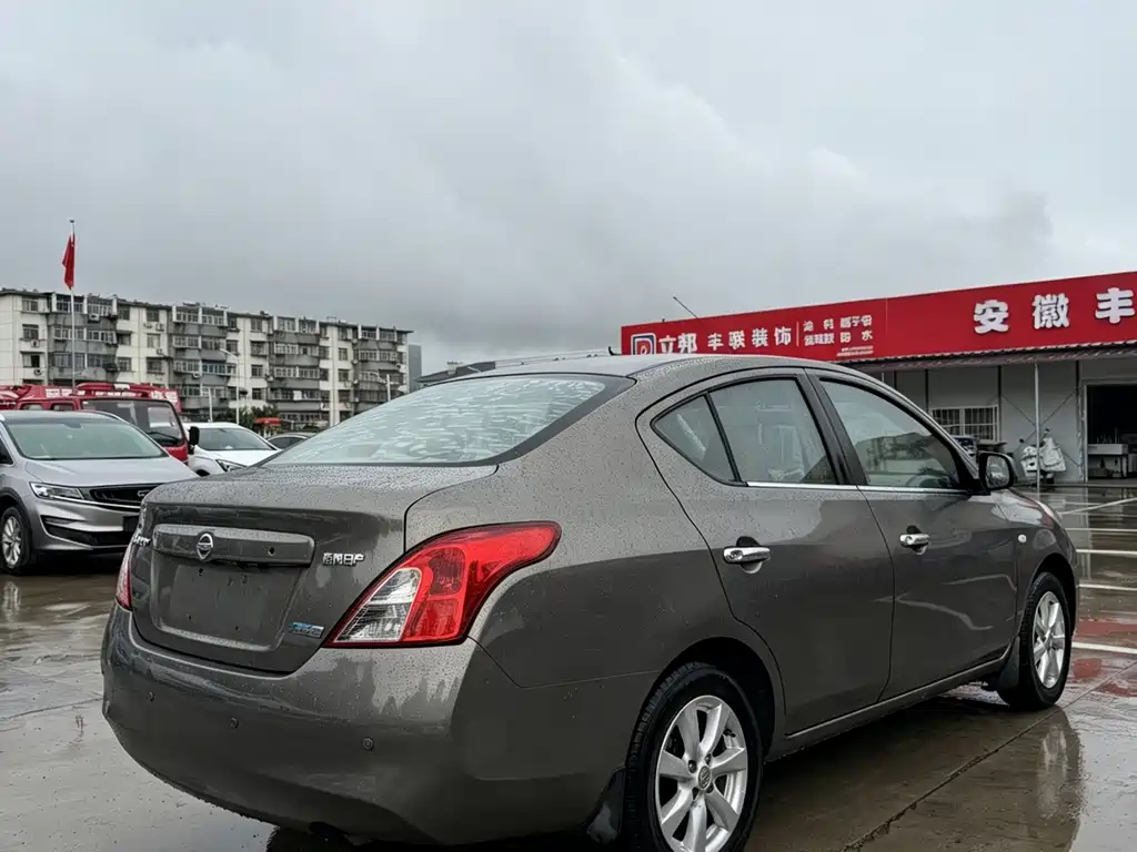 Nissan Sunny 2011