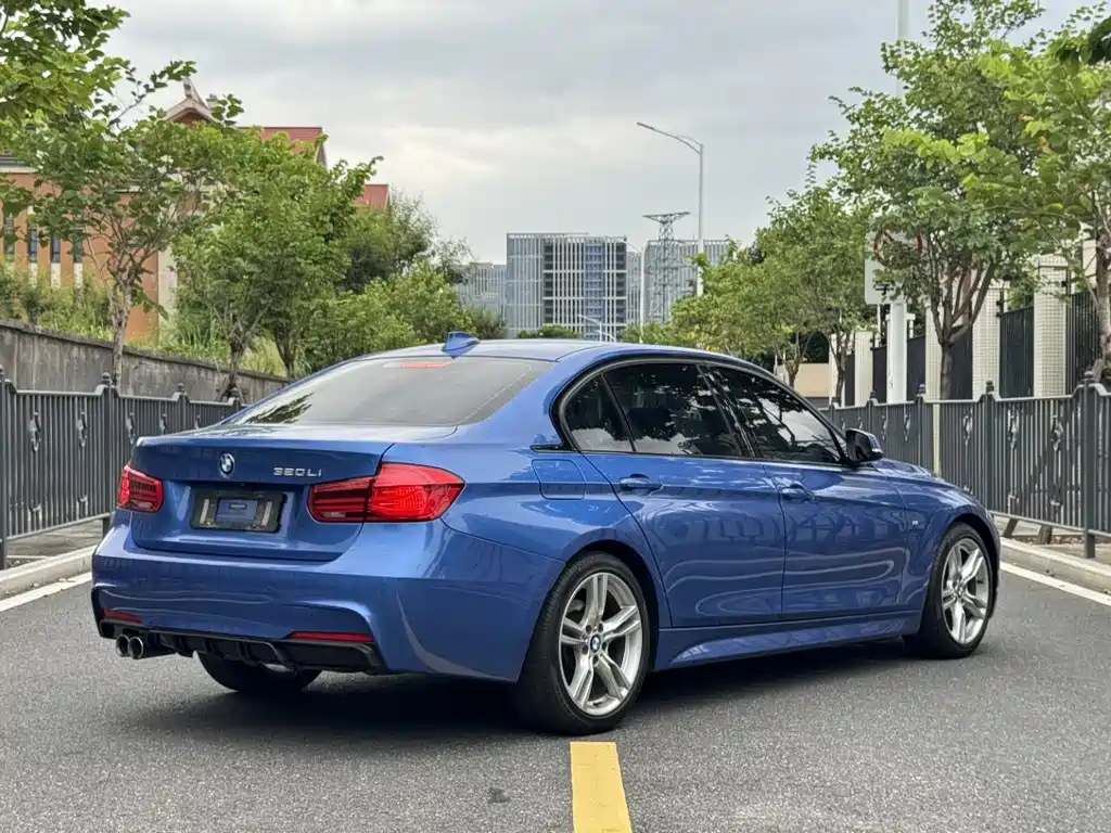 BMW 3 Series 2018 — фото 9