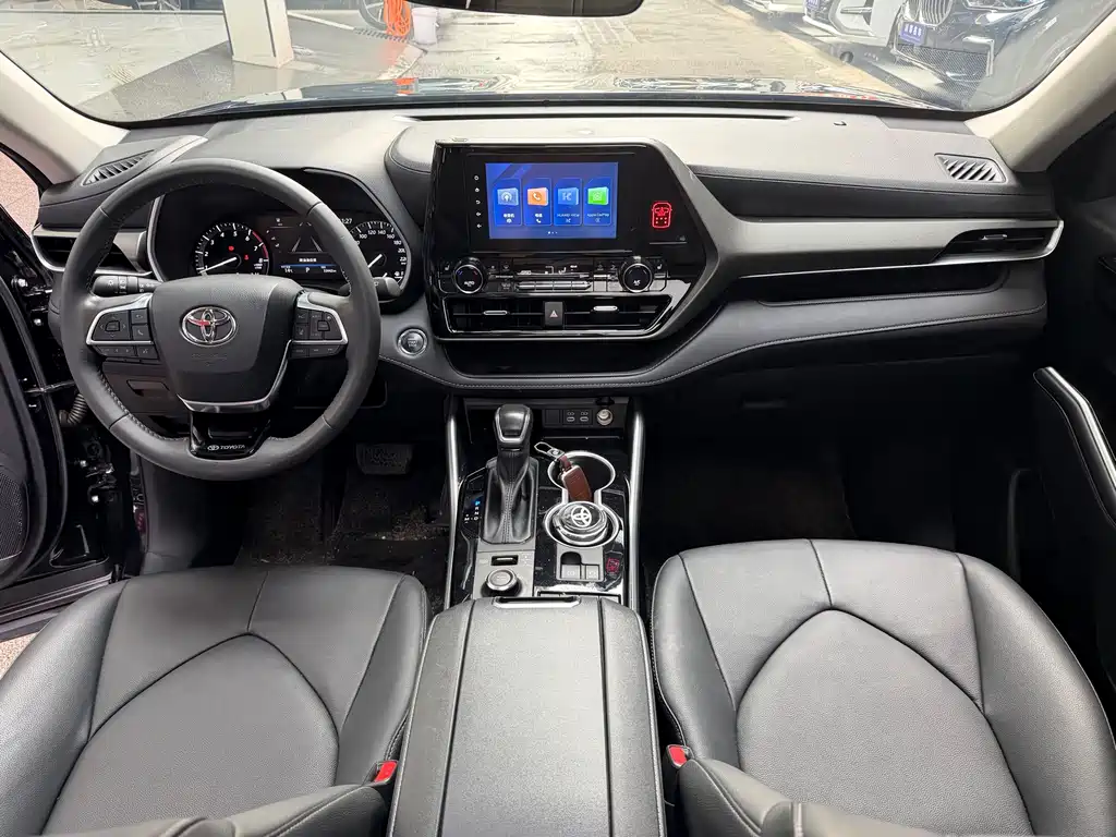 Toyota Highlander 2023 — фото 12