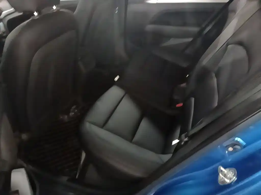 Hyundai Elantra 2018 — фото 17
