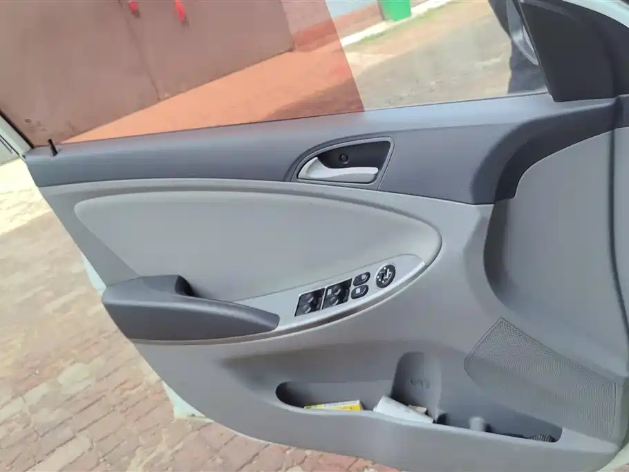Hyundai Verna 2016