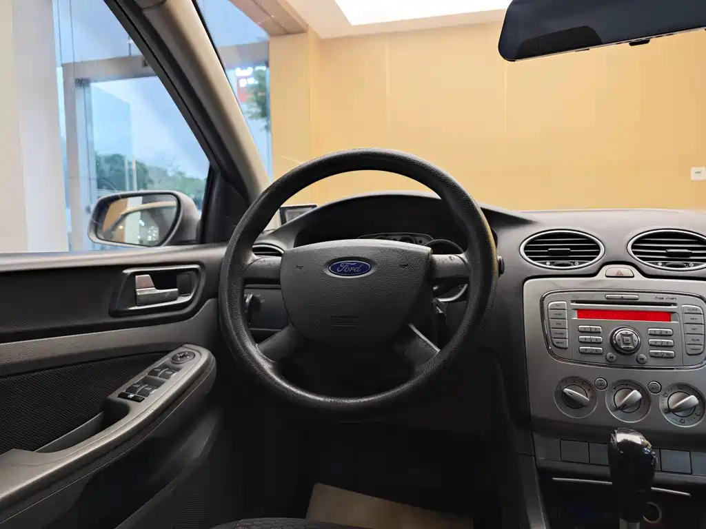 Ford Focus 2014 — фото 15