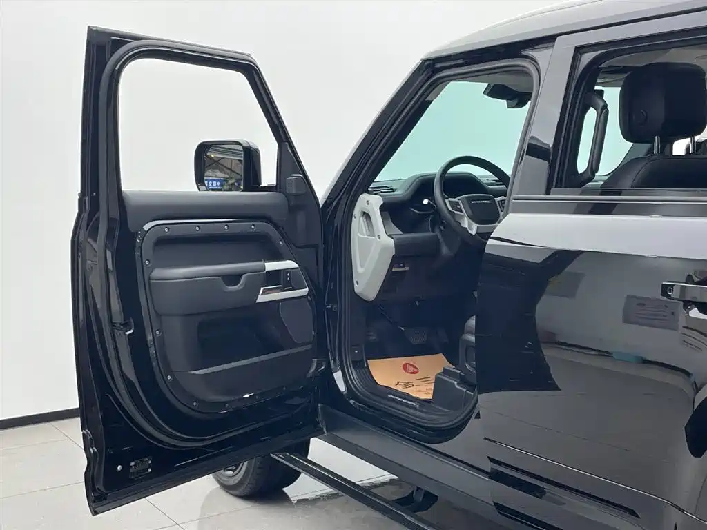 Land Rover Defender 2023 — фото 14