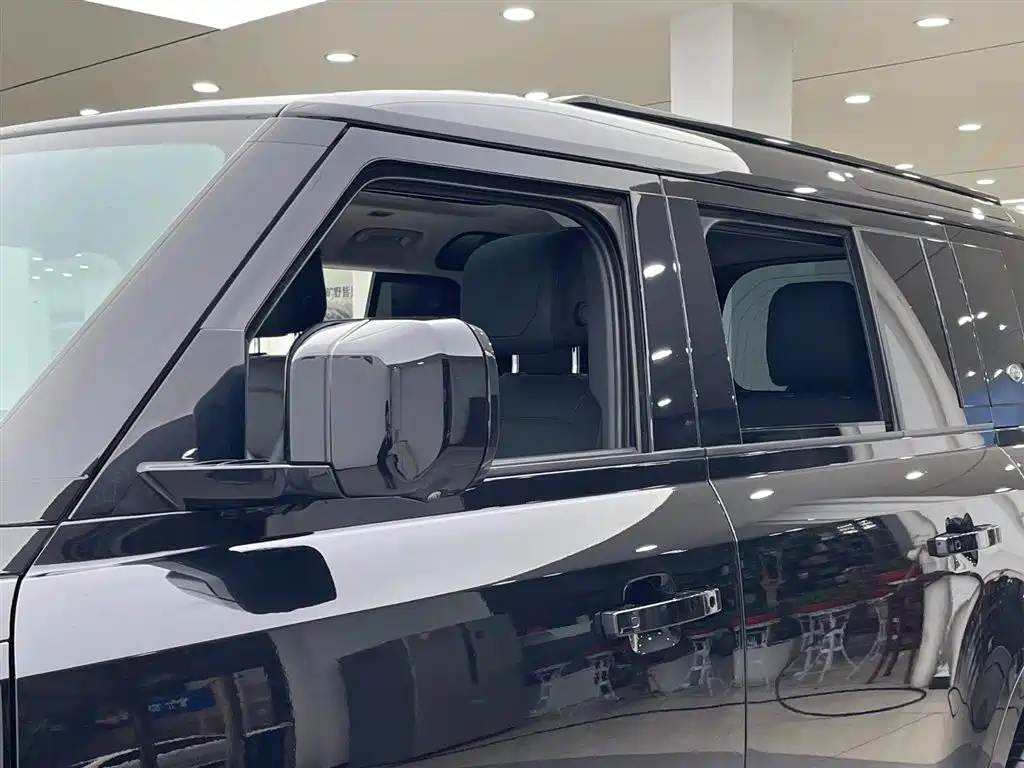 Land Rover Defender 2023 — фото 8