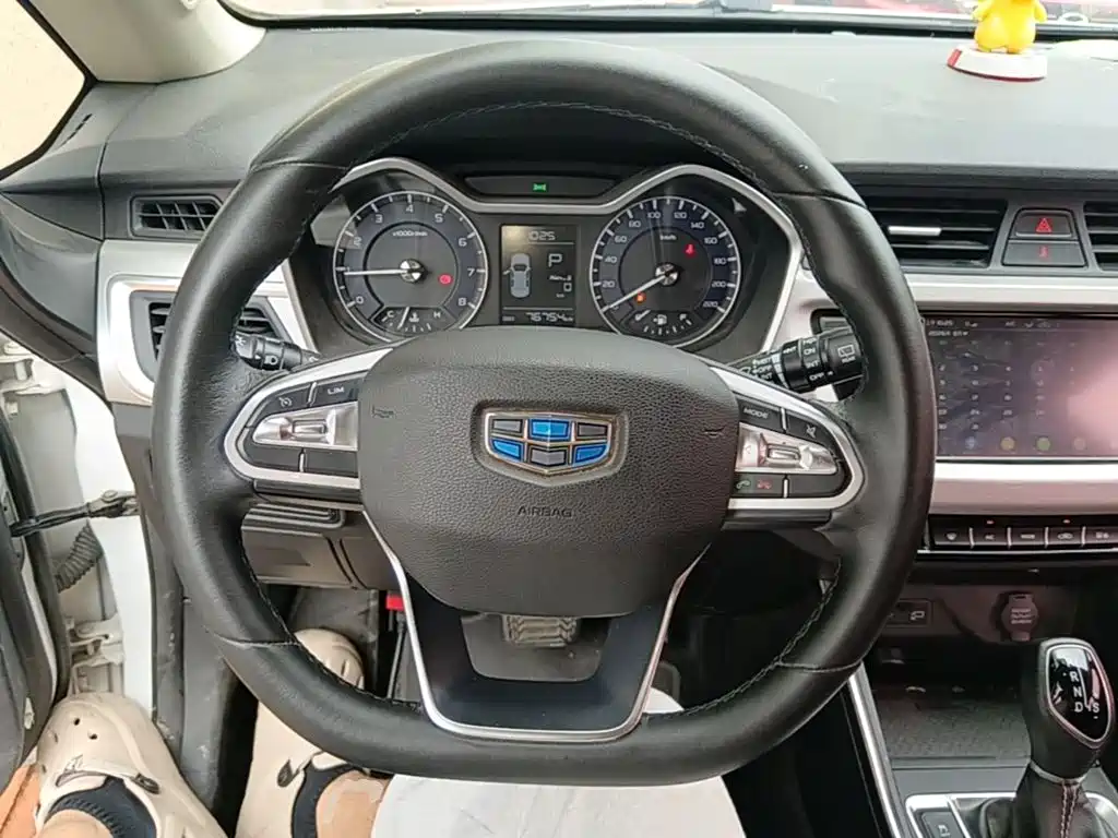 Geely Vision X3 2019 — фото 11