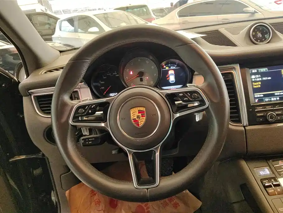 Porsche Macan 2015 — фото 15
