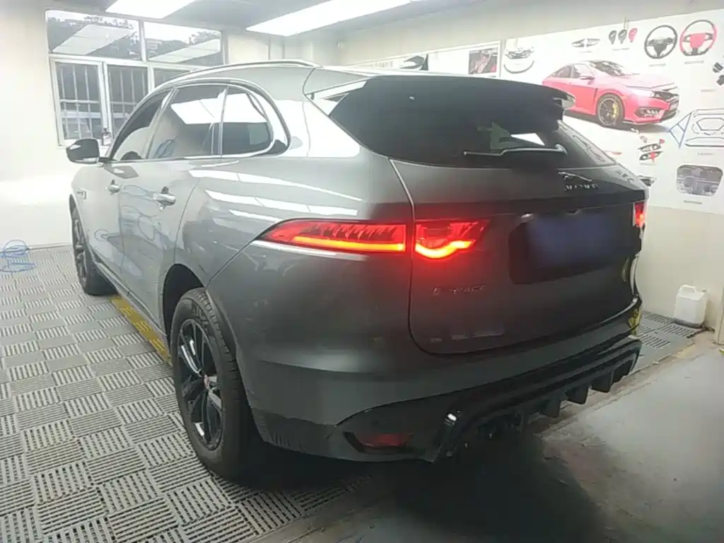 Jaguar F-PACE 2020
