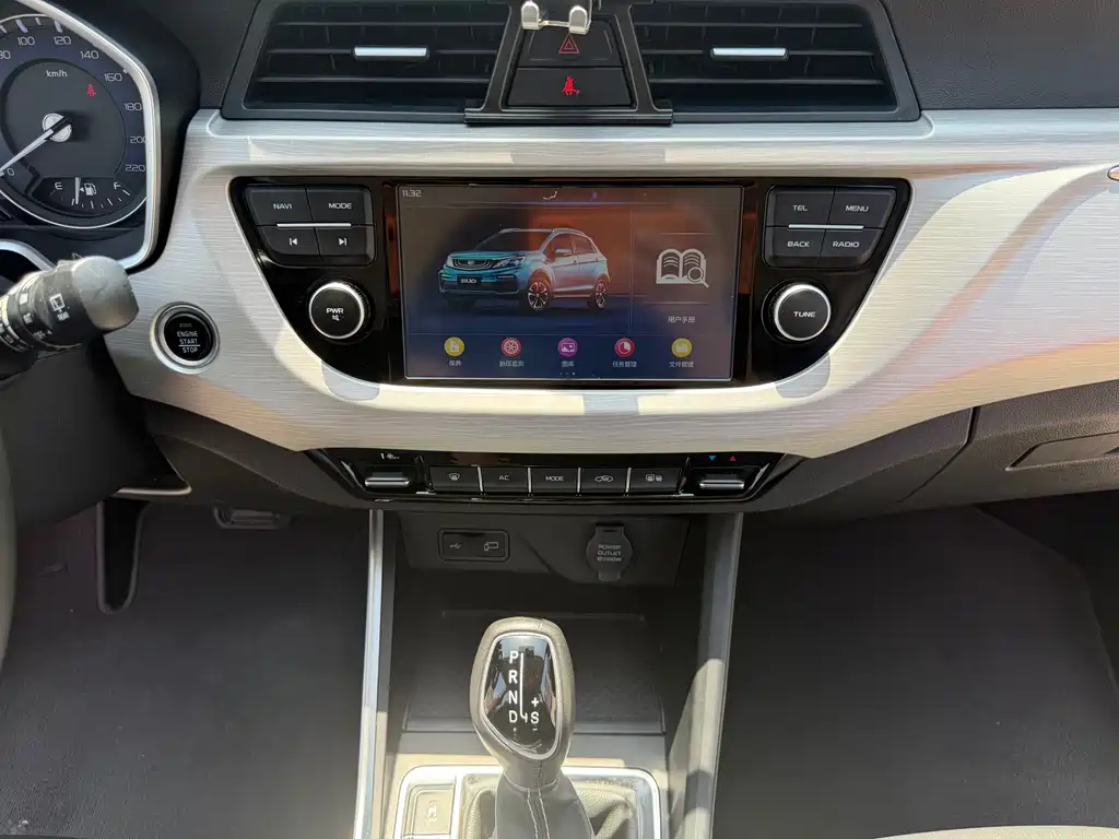 Geely Vision X3 2019 — фото 12