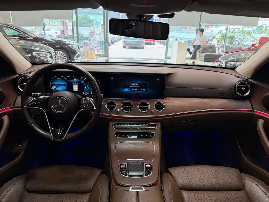 Mercedes-Benz E-Class 2022 — фото 12