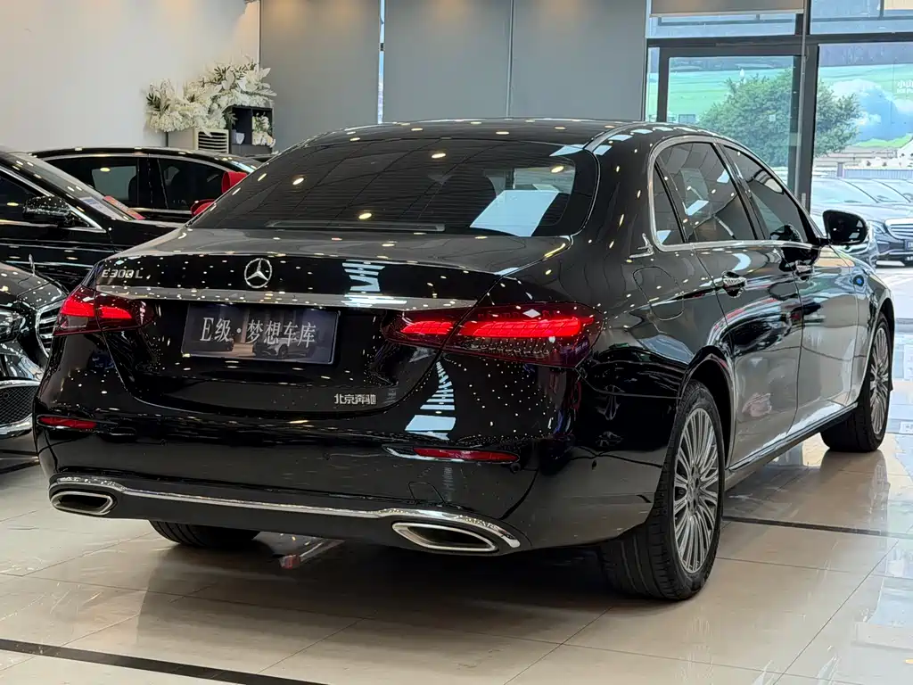 Mercedes-Benz E-Class 2022 — фото 20