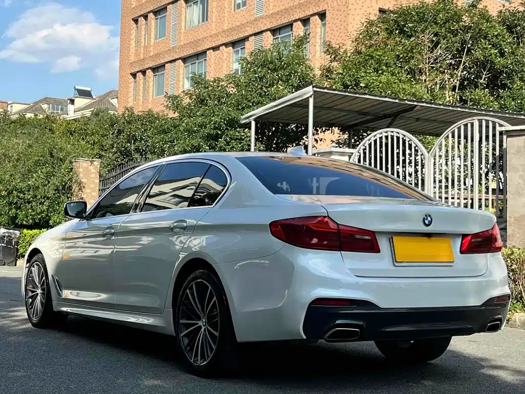BMW 5 Series 2020 — фото 11