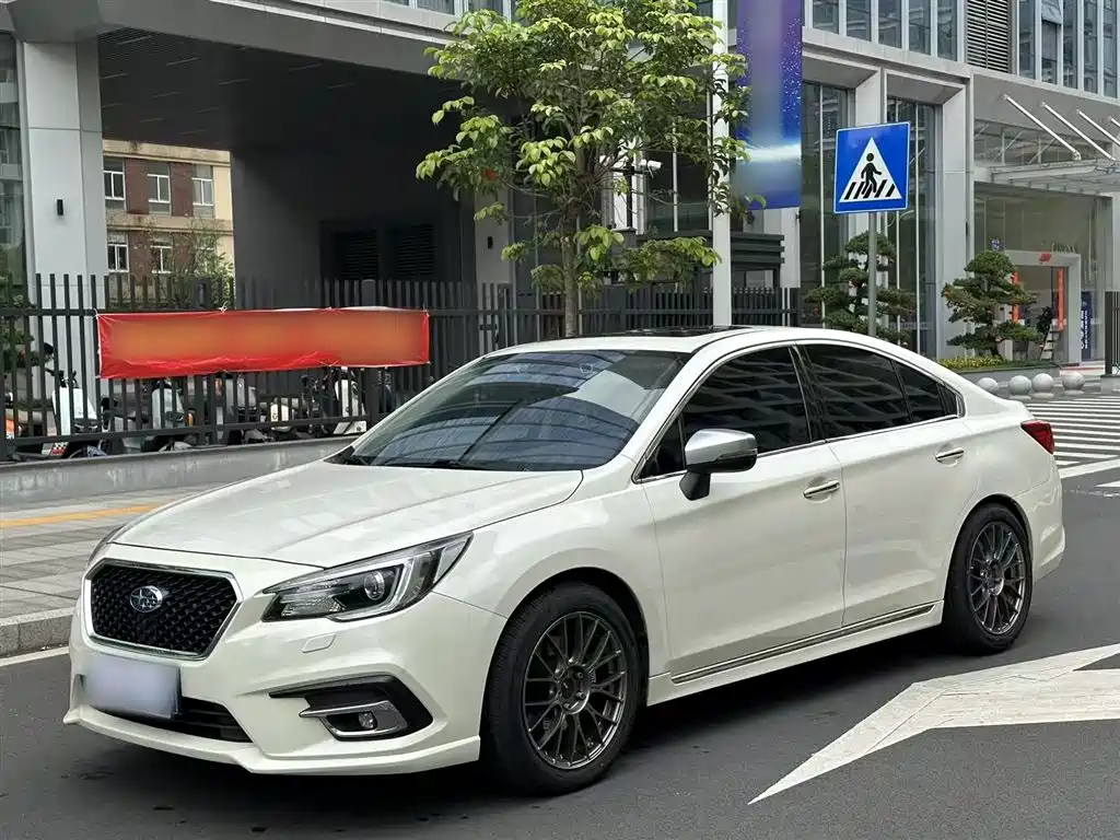 Subaru Legacy 2018 — фото 2