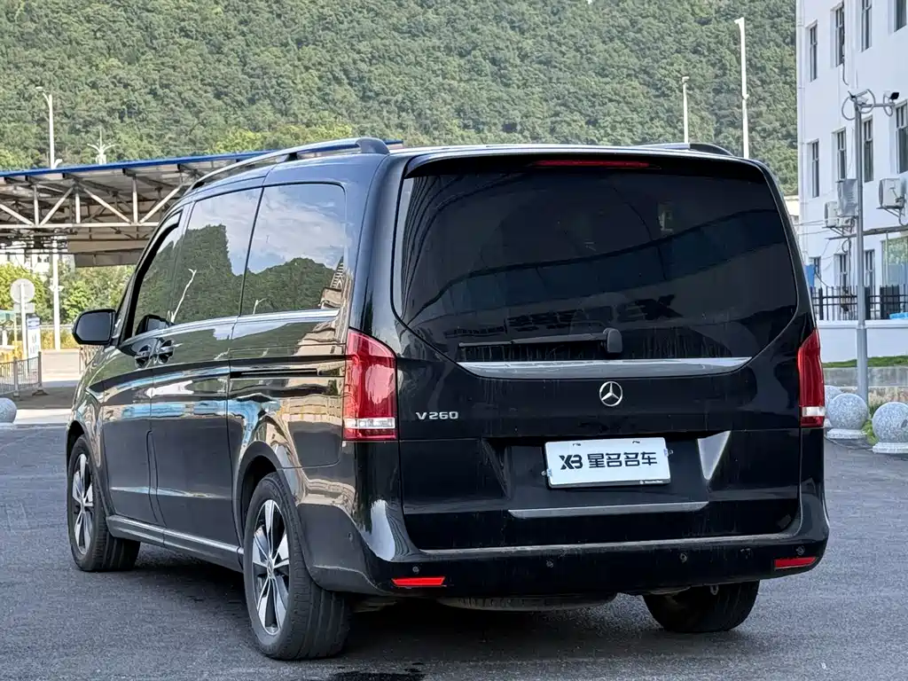 Mercedes-Benz V-Class 2023 — фото 19