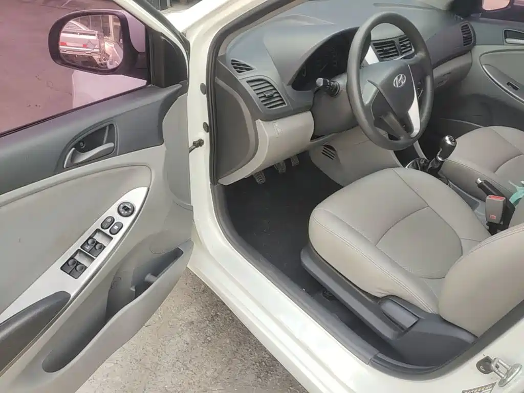 Hyundai Accent 2016 — фото 16