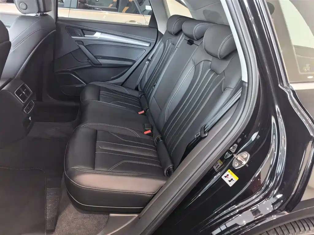 Audi Q5L 2023 — фото 14