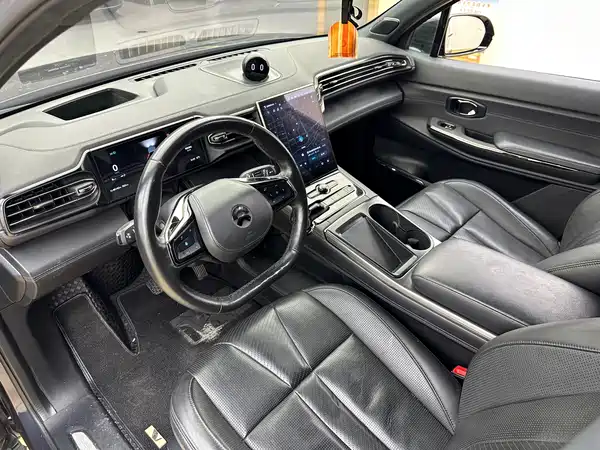 NIO ES8 2021