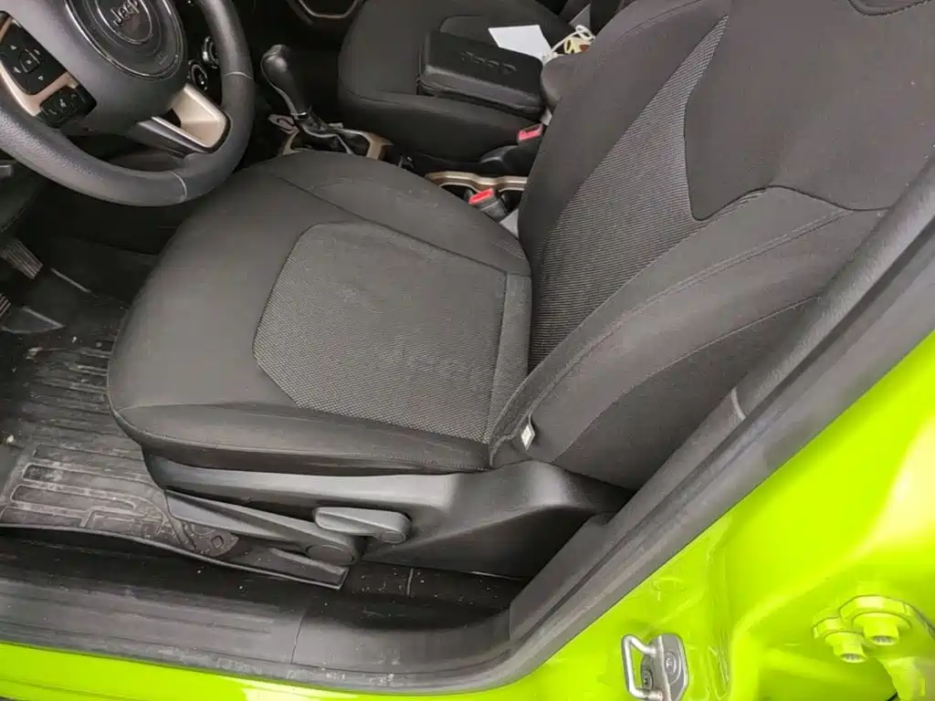 Jeep Renegade 2017 — фото 11