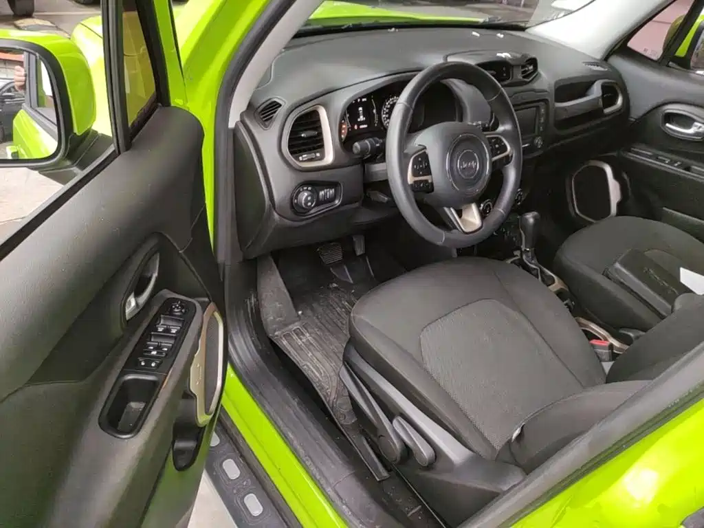 Jeep Renegade 2017 — фото 12