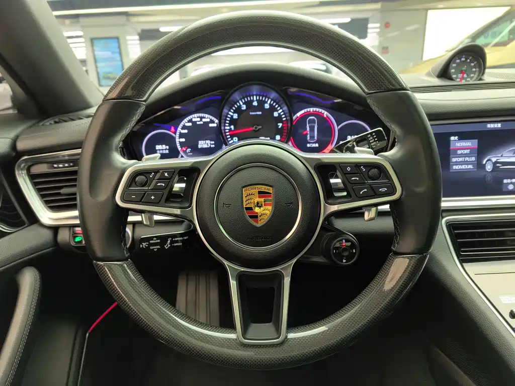 Porsche Panamera 2018 — фото 10
