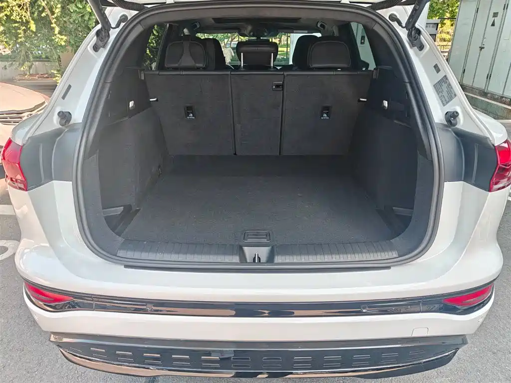 Audi Q6L e-tron 2025 — фото 16