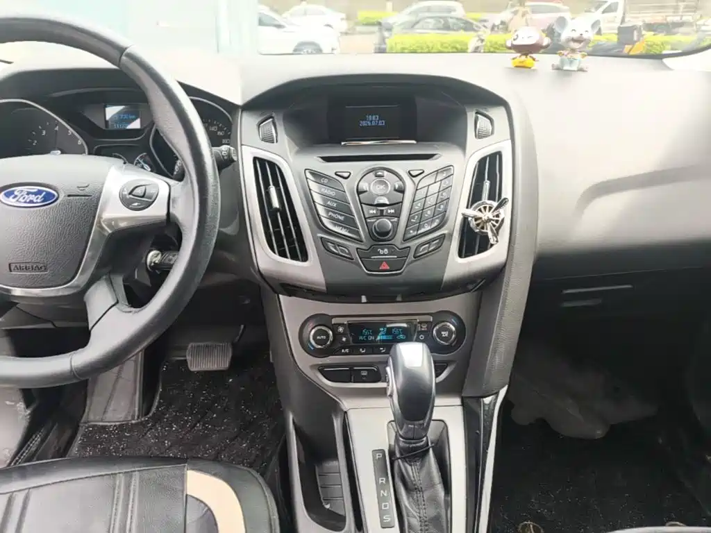 Ford Focus 2015 — фото 13