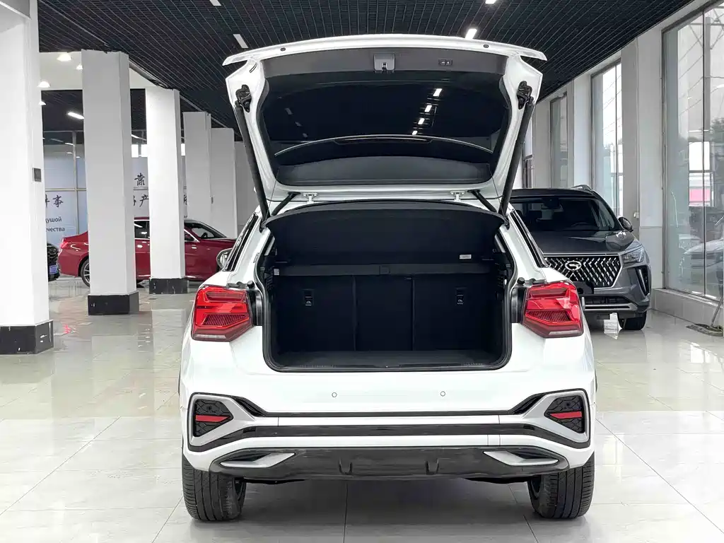 Audi Q2L 2022 — фото 17