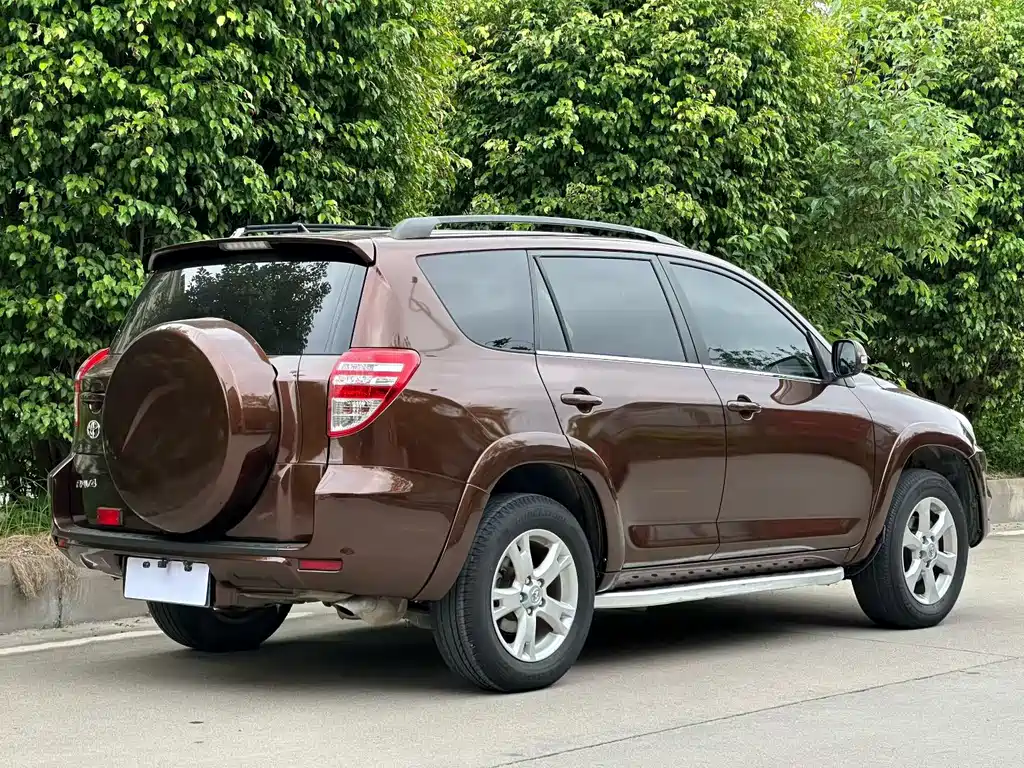 Toyota RAV4 2012 — фото 13