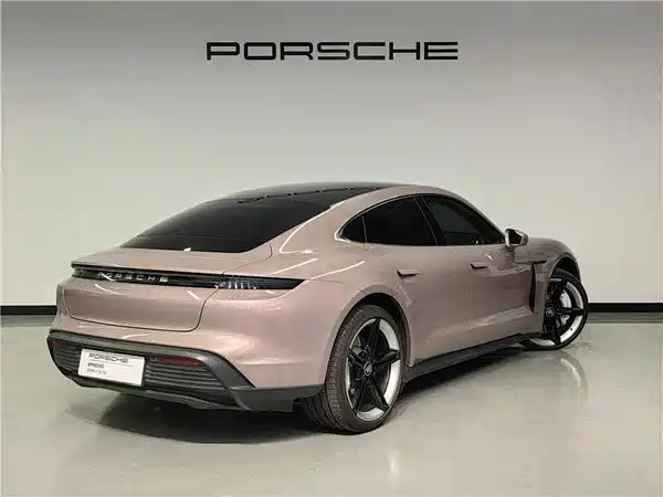 Porsche Taycan 2022