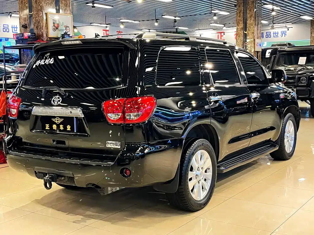 Toyota Sequoia 2011 — фото 6